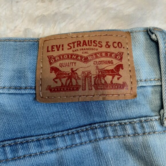 Levi's Two-Tone Blue Ankle Jeans - Picture 11 of 11